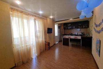 Фото №1: 2-комнатная квартира <span class="whitespace-nowrap">42 м²</span>, <span class="whitespace-nowrap">15/16 эт.</span> - Краснодар, мкр. Юбилейный, пр-кт Чекистов, 24/1