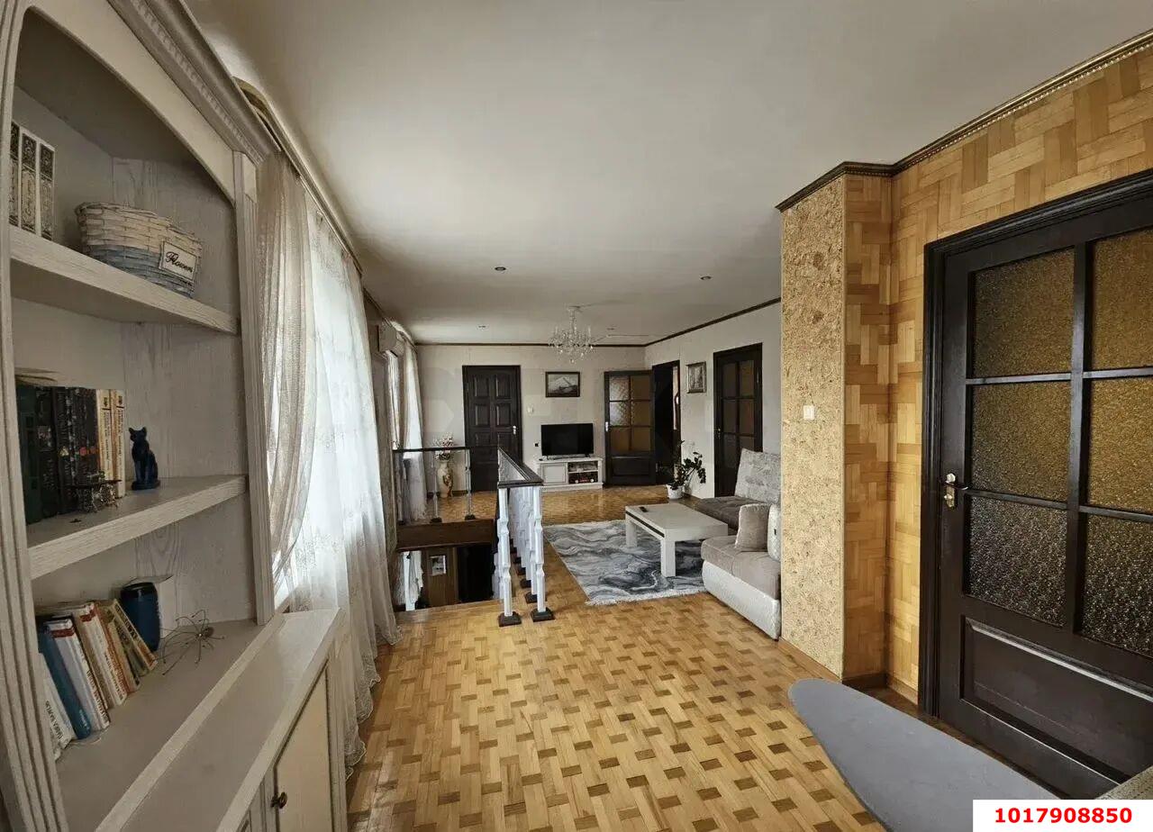 Фото №4: Дом <span class="whitespace-nowrap">180 м²</span> <span class="whitespace-nowrap">+ 3 сот.</span>, <span class="whitespace-nowrap">2 эт.</span> - Краснодар, Карасунский внутригородской округ, мкр. Хлопчато-бумажный Комбинат, пр-д 1-й  Васнецова, 1