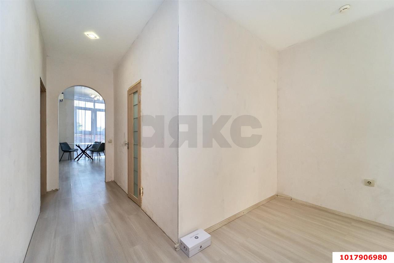 Фото №17: 2-комнатная квартира <span class="whitespace-nowrap">84 м²</span>, <span class="whitespace-nowrap">2/19 эт.</span> - Краснодар, Западный внутригородской округ, мкр. Горгаз, ул. Николая Кондратенко, 6к1