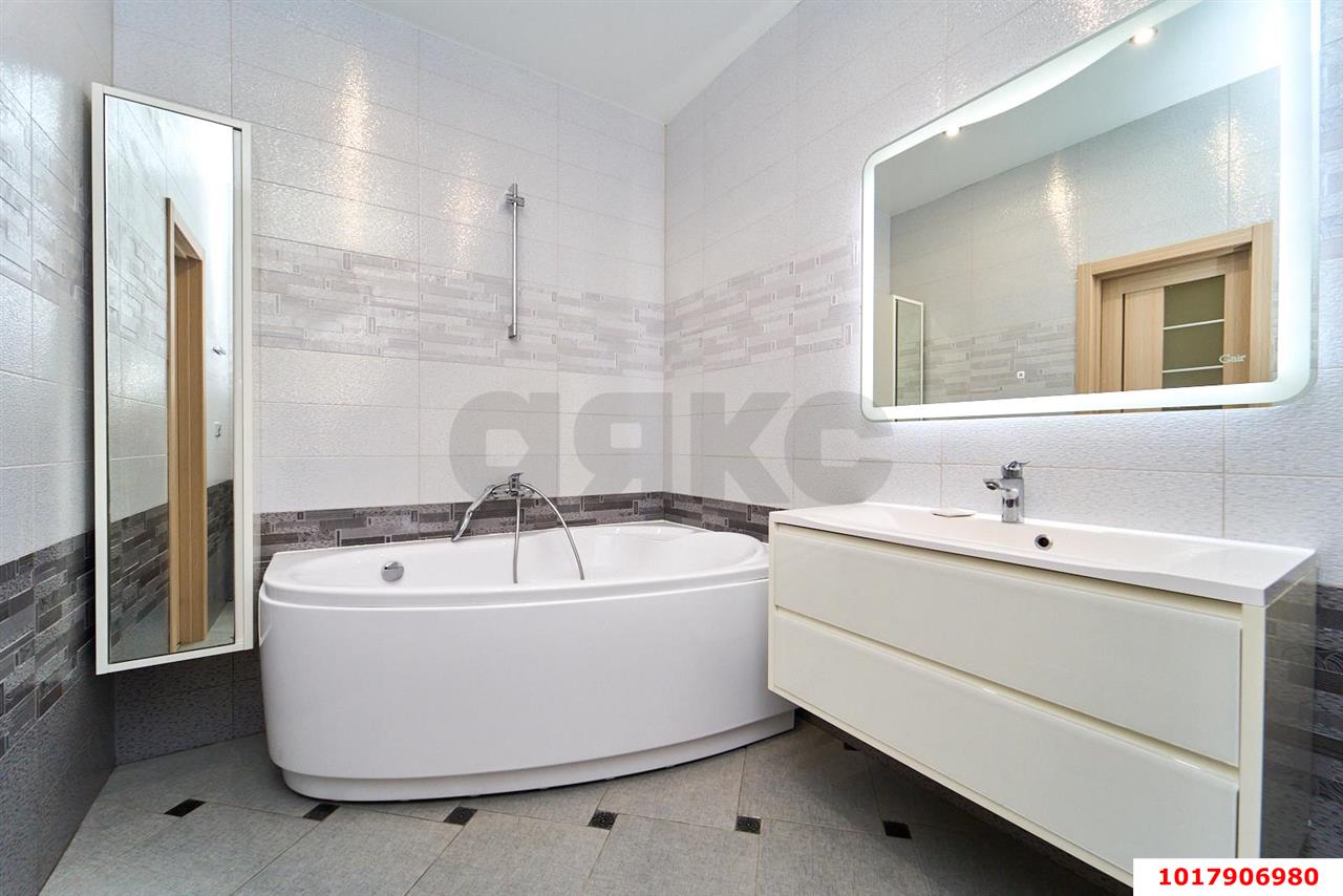 Фото №12: 2-комнатная квартира <span class="whitespace-nowrap">84 м²</span>, <span class="whitespace-nowrap">2/19 эт.</span> - Краснодар, Западный внутригородской округ, мкр. Горгаз, ул. Николая Кондратенко, 6к1