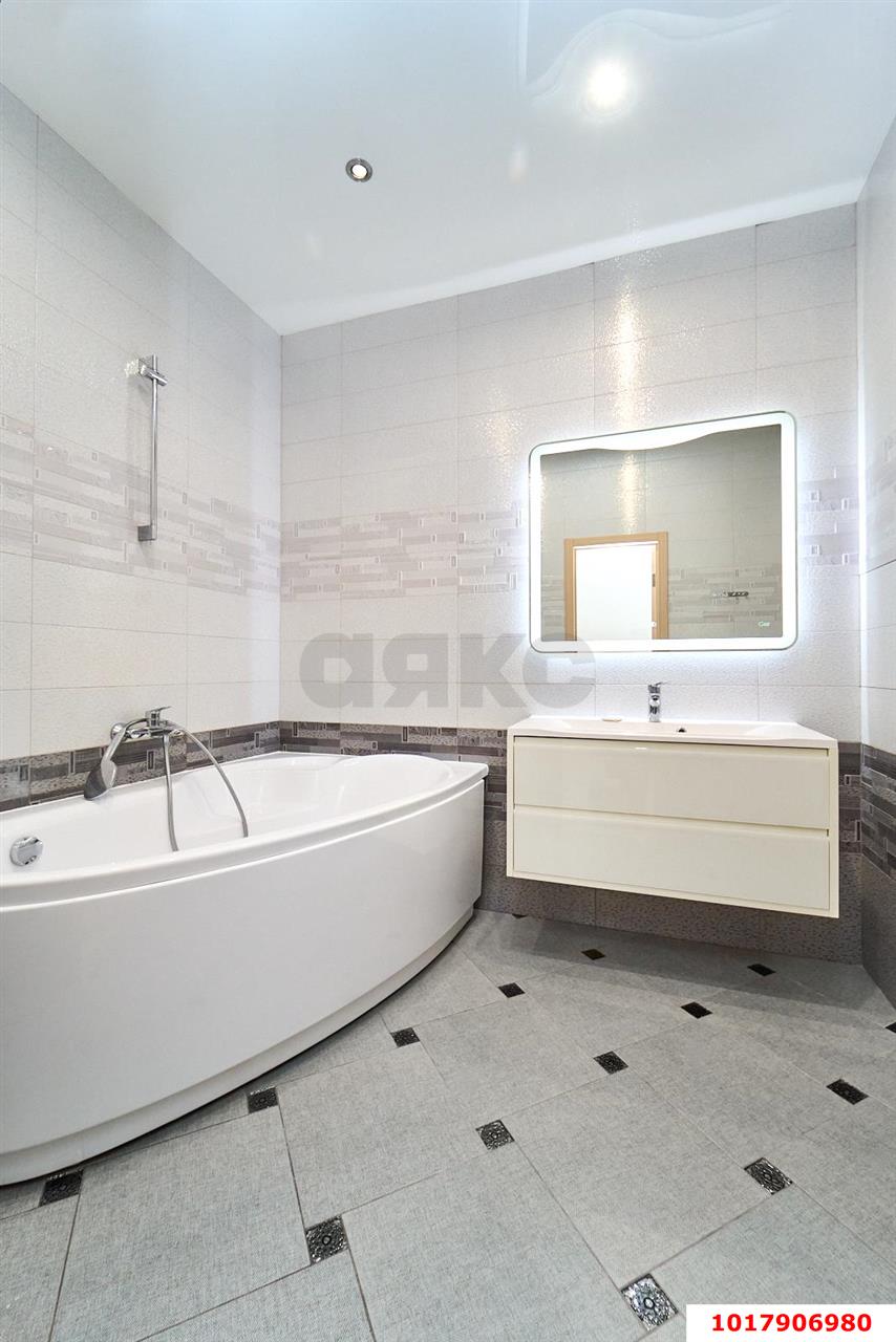 Фото №14: 2-комнатная квартира <span class="whitespace-nowrap">84 м²</span>, <span class="whitespace-nowrap">2/19 эт.</span> - Краснодар, Западный внутригородской округ, мкр. Горгаз, ул. Николая Кондратенко, 6к1