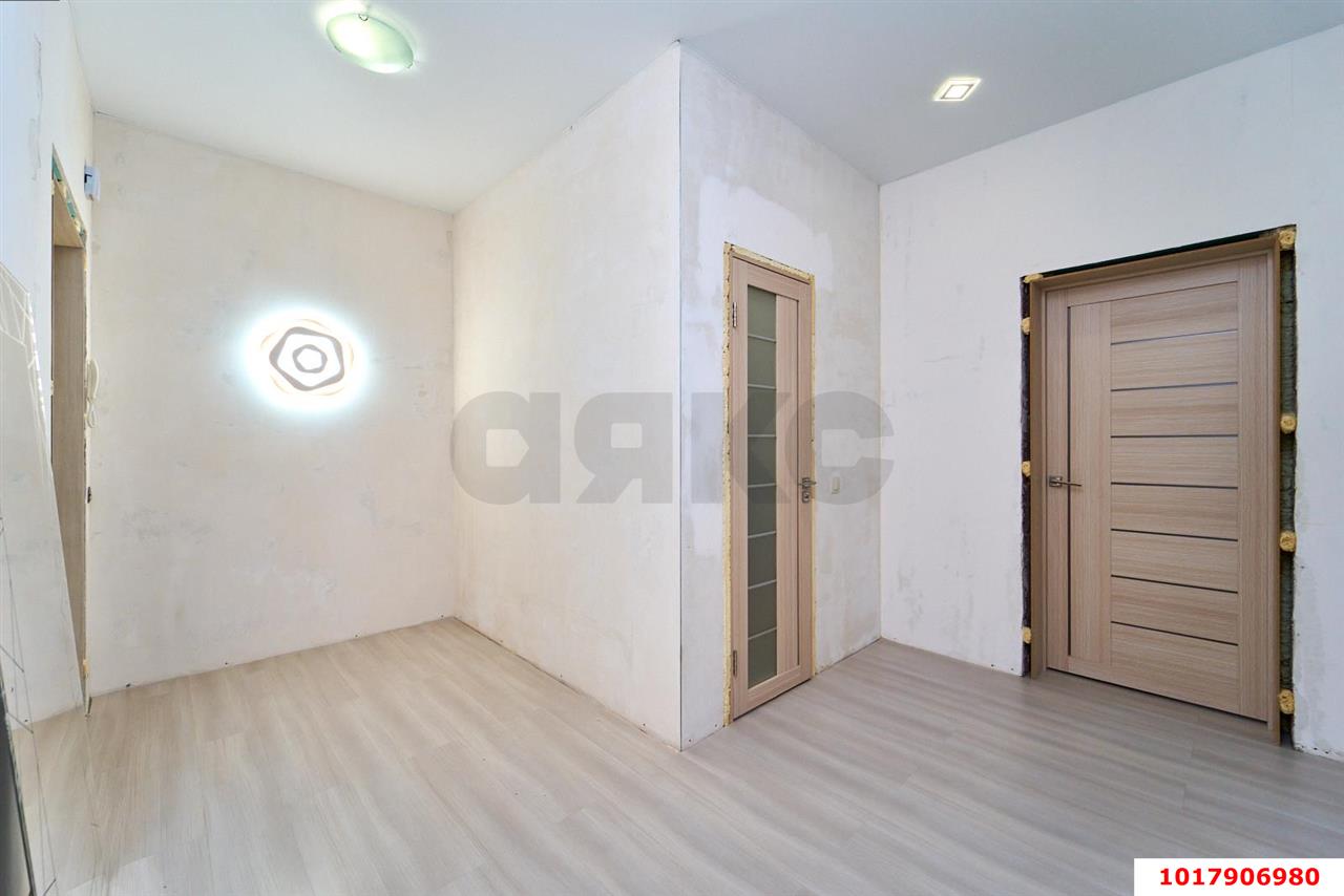 Фото №16: 2-комнатная квартира <span class="whitespace-nowrap">84 м²</span>, <span class="whitespace-nowrap">2/19 эт.</span> - Краснодар, Западный внутригородской округ, мкр. Горгаз, ул. Николая Кондратенко, 6к1