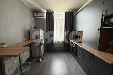 Фото №1: 1-комнатная квартира <span class="whitespace-nowrap">45 м²</span>, <span class="whitespace-nowrap">3/3 эт.</span> - Кореновск, ул. Сергиевская, 2
