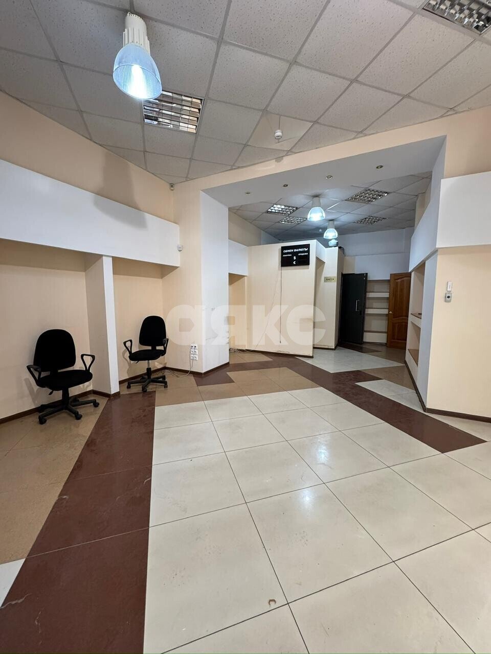 Фото №2: Коммерция <span class="whitespace-nowrap">71 м²</span>, <span class="whitespace-nowrap">1/3 эт.</span> - Туапсе, ул. Октябрьской Революции, 7