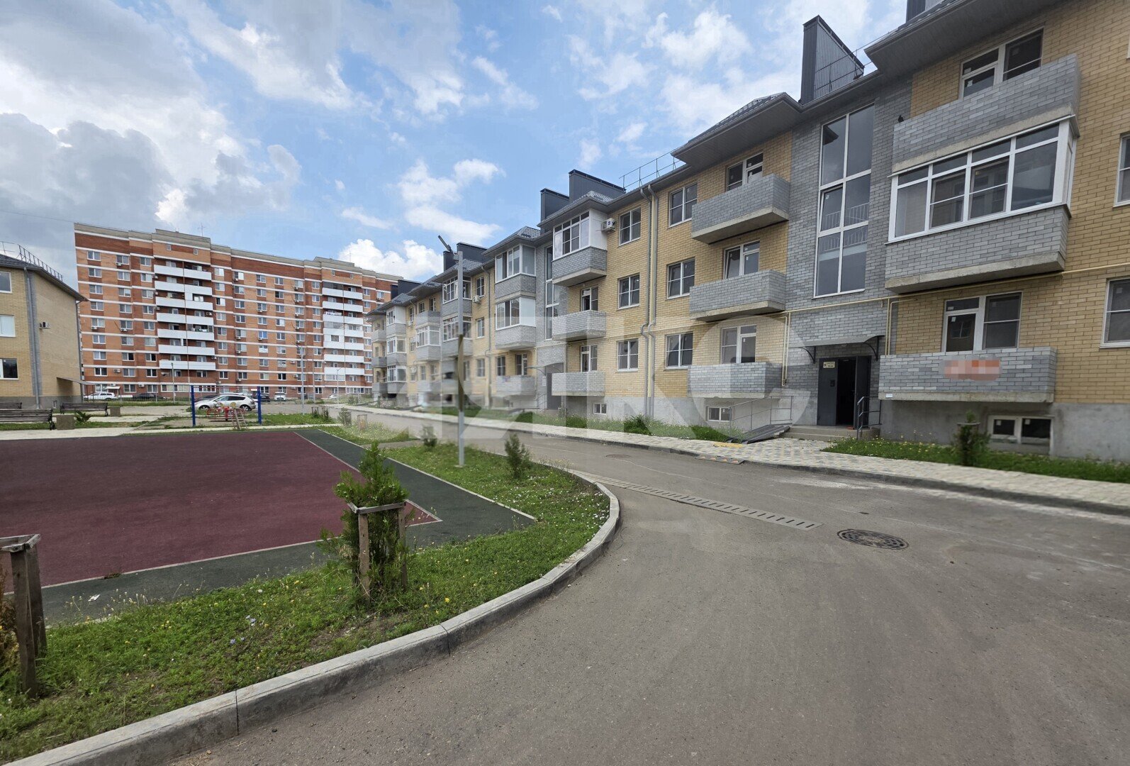 Фото №1: 2-комнатная квартира <span class="whitespace-nowrap">59 м²</span>, <span class="whitespace-nowrap">1/3 эт.</span> - Кореновск, мкр. 10-й, ул. Таманская, 3к2