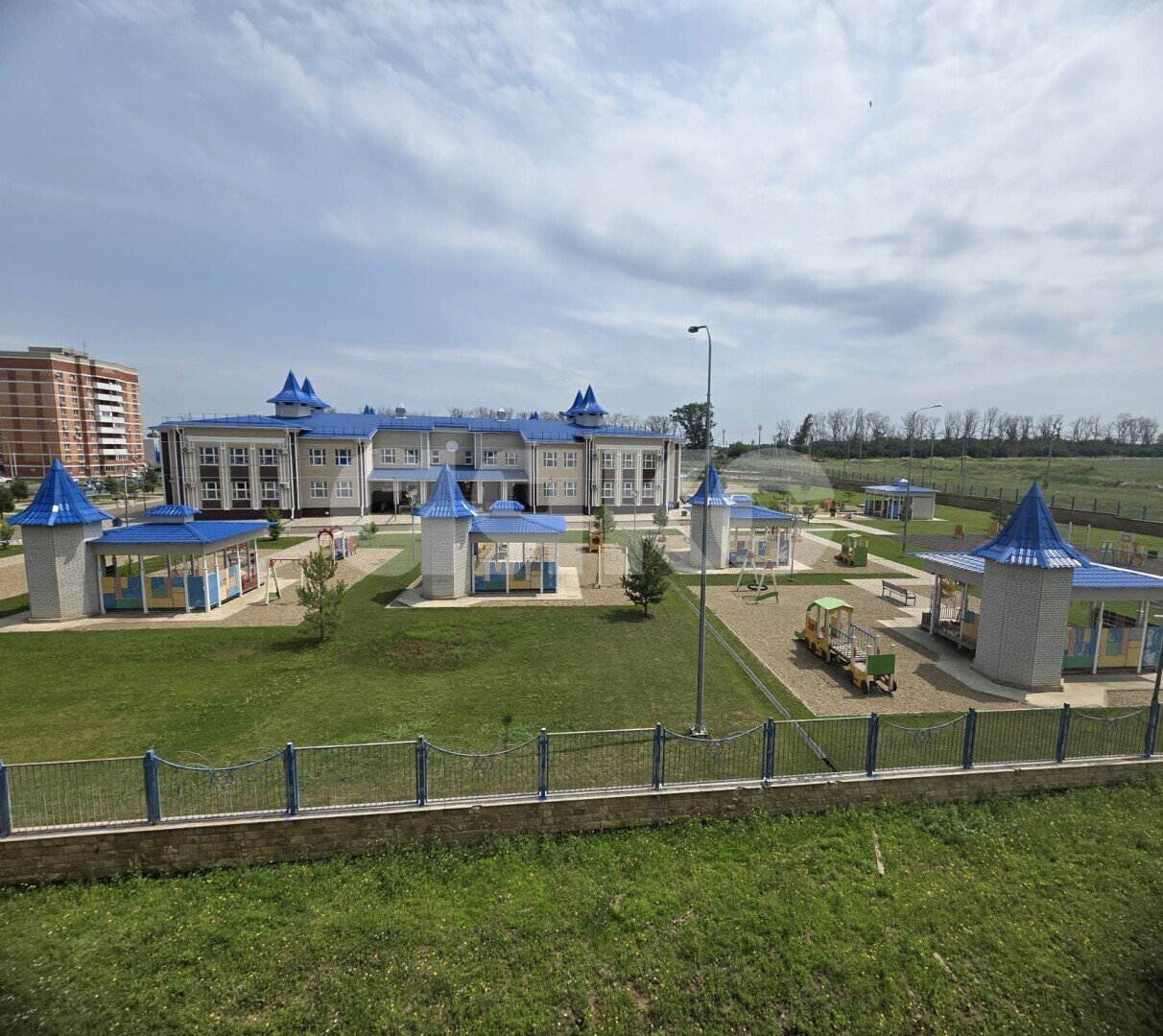 Фото №1: 2-комнатная квартира <span class="whitespace-nowrap">80 м²</span>, <span class="whitespace-nowrap">3/3 эт.</span> - Кореновск, мкр. 10-й, ул. Таманская, 3к2