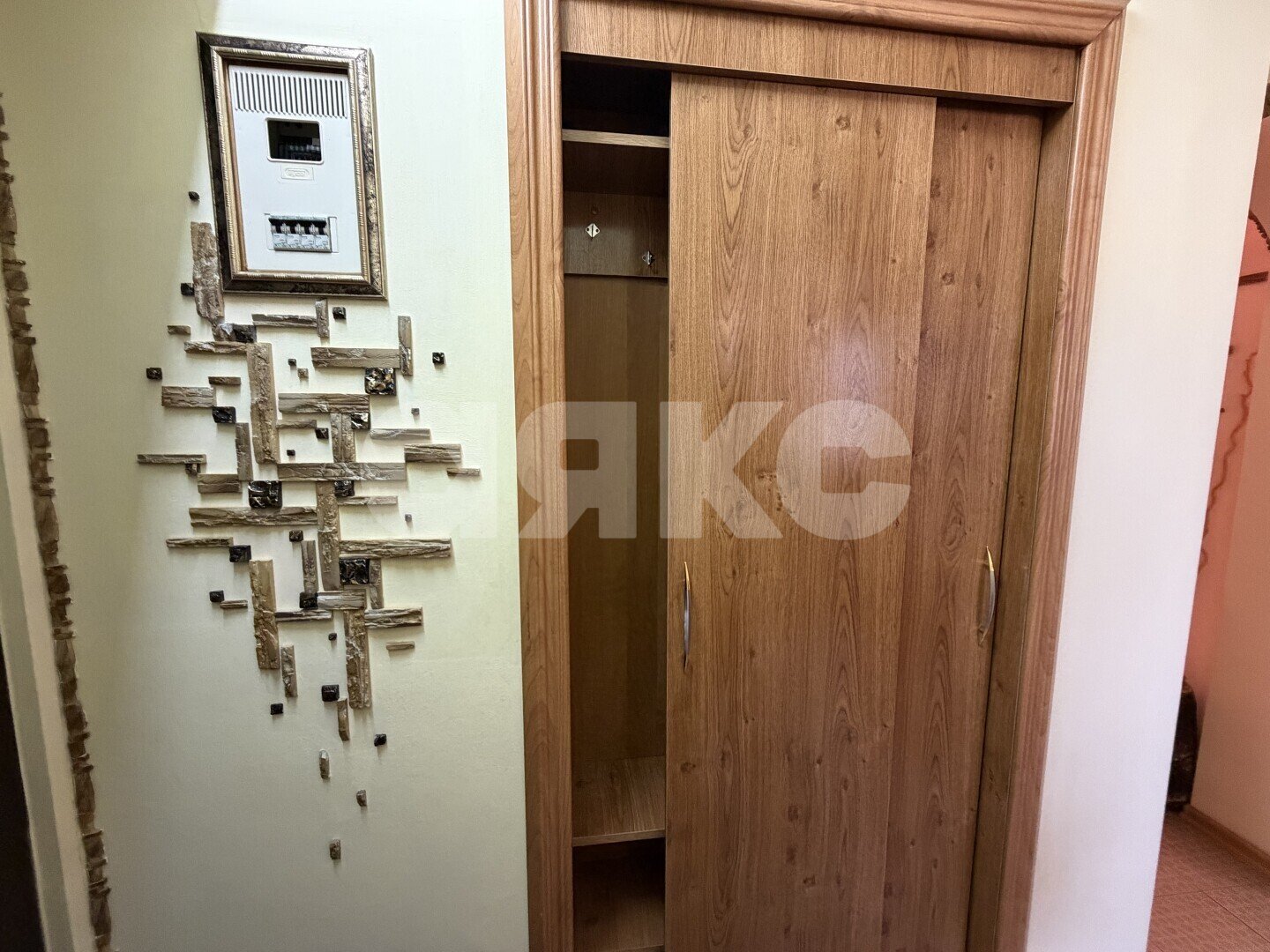 Фото №8: 2-комнатная квартира <span class="whitespace-nowrap">52 м²</span>, <span class="whitespace-nowrap">1/2 эт.</span> - Кореновск, мкр. 2-й квартал, ул. Ленина, 116