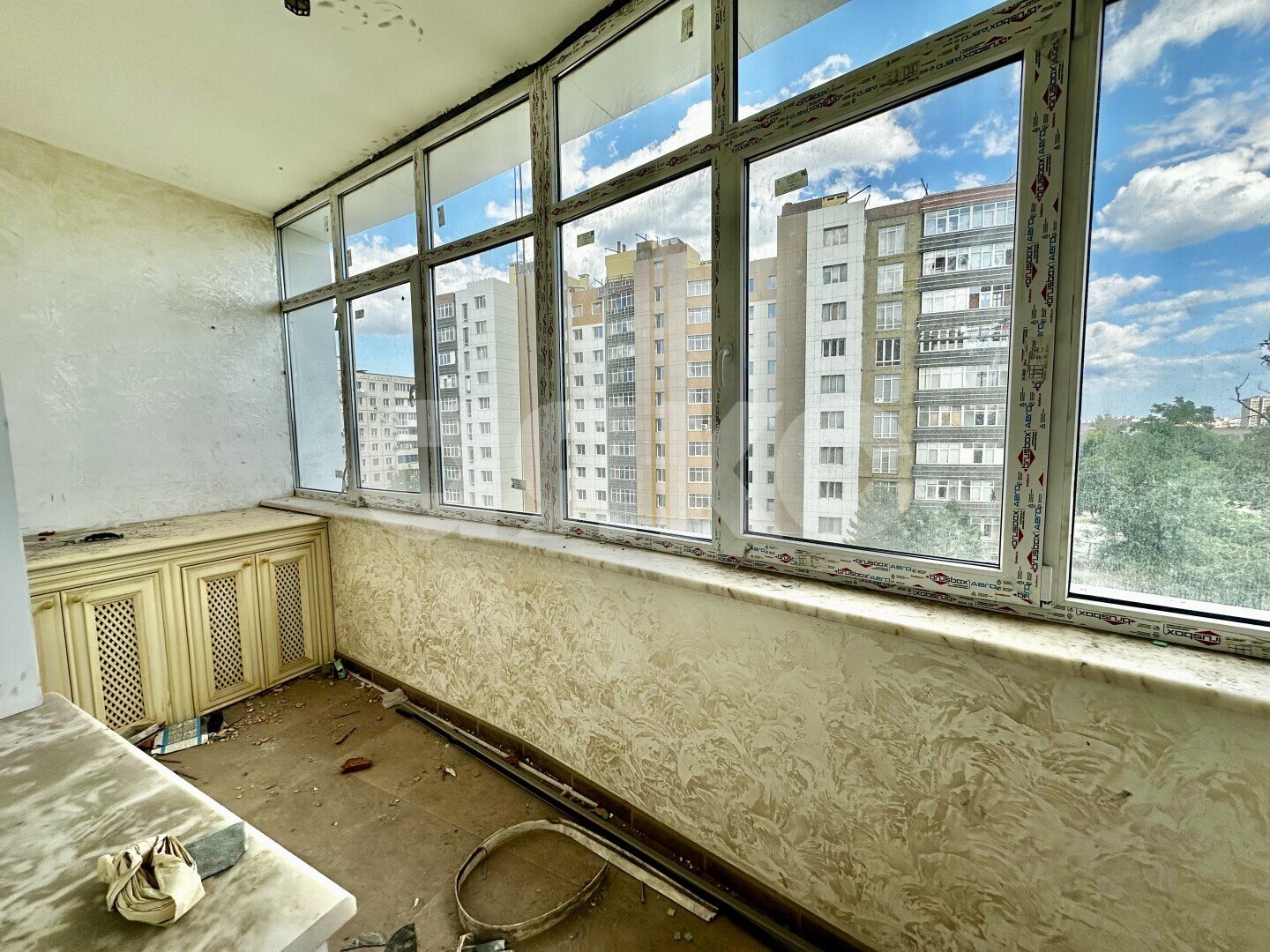 Фото №2: 3-комнатная квартира <span class="whitespace-nowrap">203 м²</span>, <span class="whitespace-nowrap">5/10 эт.</span> - Мариуполь, р. Жовтневый, пр-кт Строителей, 110
