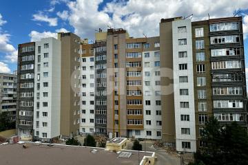 Фото №1: 3-комнатная квартира <span class="whitespace-nowrap">203 м²</span>, <span class="whitespace-nowrap">5/10 эт.</span> - Мариуполь, р. Жовтневый, пр-кт Строителей, 110