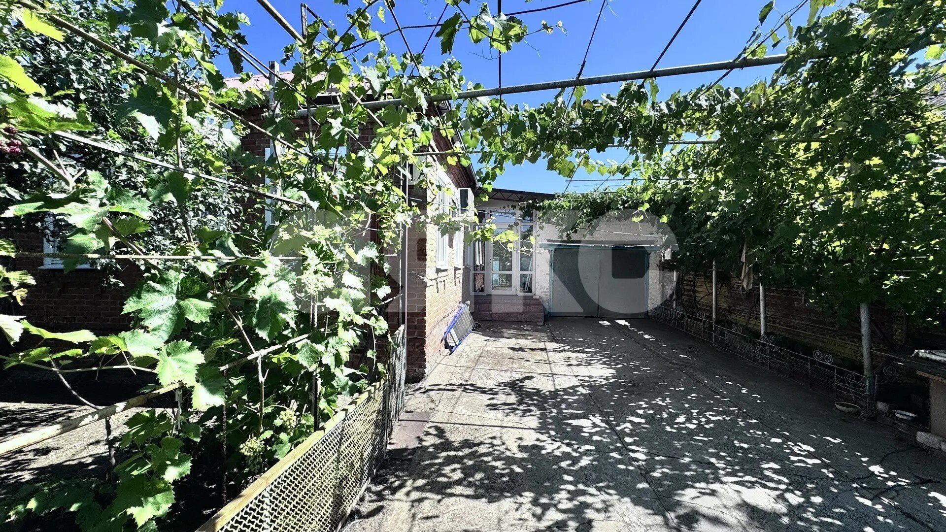 Фото №3: Дом <span class="whitespace-nowrap">68 м²</span> <span class="whitespace-nowrap">+ 5.57 сот.</span>, <span class="whitespace-nowrap">1 эт.</span> - Кореновск, ул. Островского, 1А