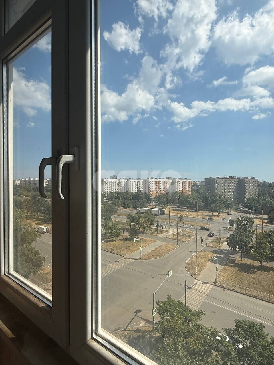 Фото №1: 2-комнатная квартира <span class="whitespace-nowrap">52 м²</span>, <span class="whitespace-nowrap">8/9 эт.</span> - Мариуполь, Жовтневый, Западный, мкр. 22-й, б-р Шевченко, 307