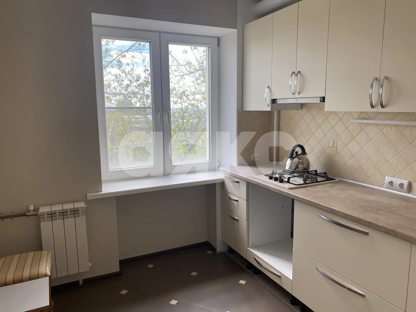 Фото №3: 3-комнатная квартира <span class="whitespace-nowrap">58 м²</span>, <span class="whitespace-nowrap">2/5 эт.</span> - Волгоград, Центральный, мкр. 102-й, ул. Пархоменко, 27