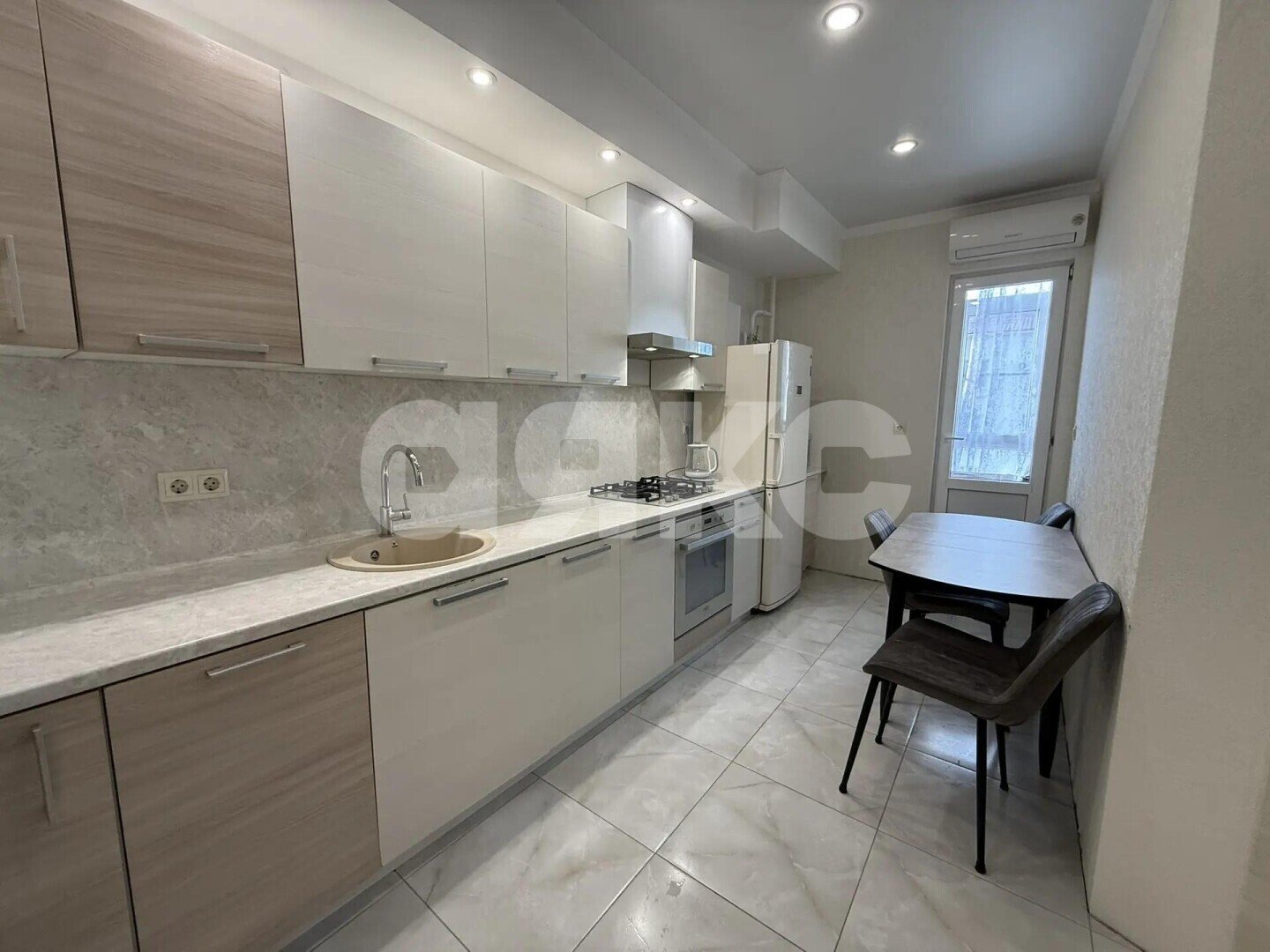 Фото №2: 1-комнатная квартира <span class="whitespace-nowrap">40 м²</span>, <span class="whitespace-nowrap">3/4 эт.</span> - Геленджик, квартал Южный, мкр. ЖК Столичный Квартал, ул. Дивноморская, 37А