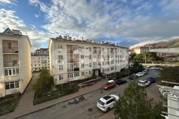 Фото №1: 1-комнатная квартира <span class="whitespace-nowrap">40 м²</span>, <span class="whitespace-nowrap">3/4 эт.</span> - Геленджик, мкр. ЖК Столичный Квартал, ул. Дивноморская, 37А