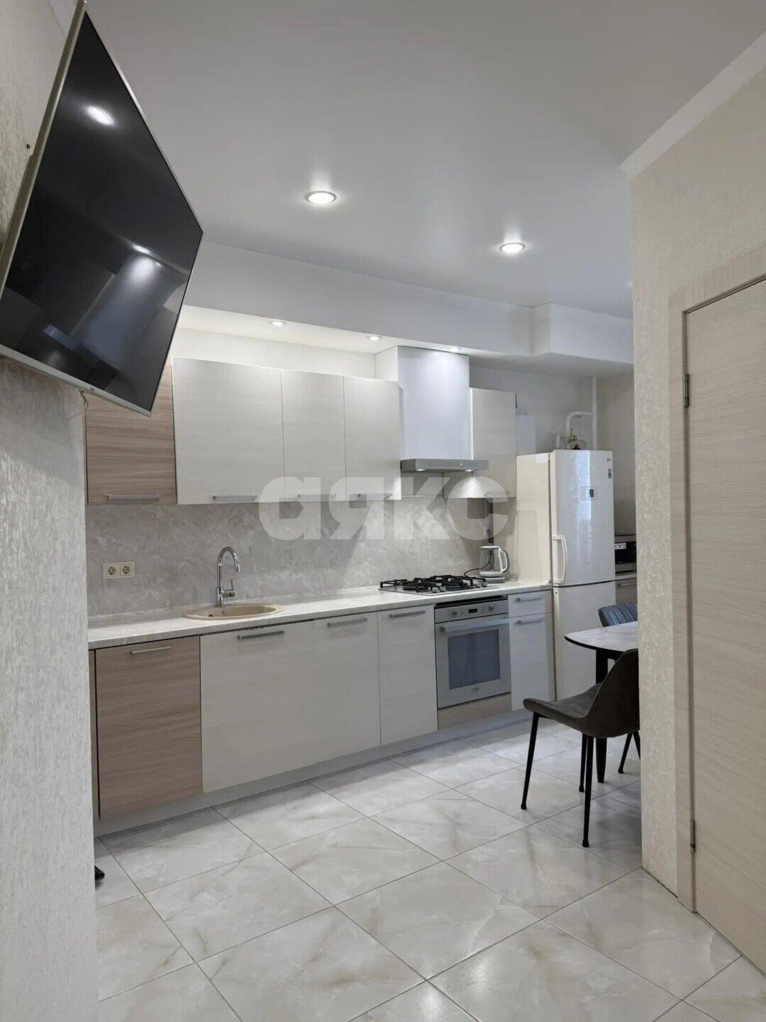 Фото №3: 1-комнатная квартира <span class="whitespace-nowrap">40 м²</span>, <span class="whitespace-nowrap">3/4 эт.</span> - Геленджик, квартал Южный, мкр. ЖК Столичный Квартал, ул. Дивноморская, 37А