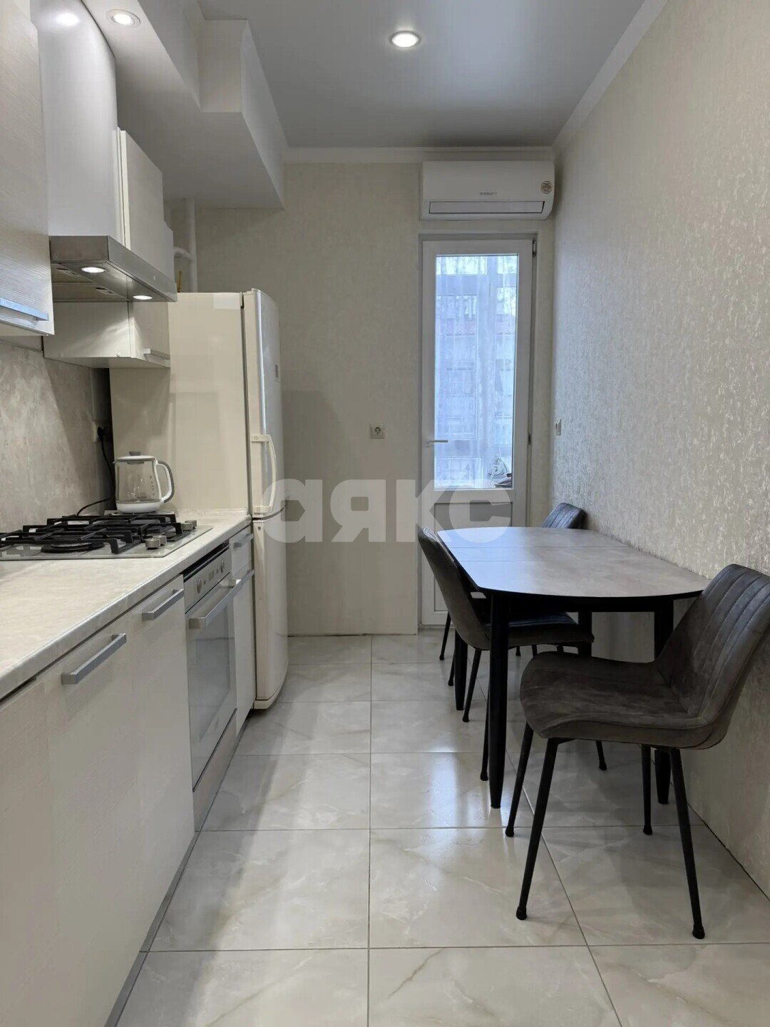 Фото №4: 1-комнатная квартира <span class="whitespace-nowrap">40 м²</span>, <span class="whitespace-nowrap">3/4 эт.</span> - Геленджик, квартал Южный, мкр. ЖК Столичный Квартал, ул. Дивноморская, 37А
