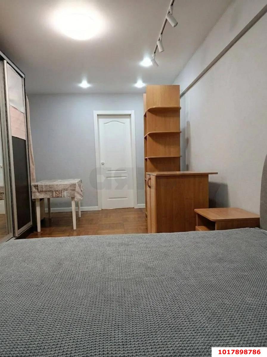 Фото №3: 2-комнатная квартира <span class="whitespace-nowrap">45 м²</span>, <span class="whitespace-nowrap">1/5 эт.</span> - Краснодар, Прикубанский внутригородской округ, мкр. Завод Измерительных Приборов, ул. Московская, 60