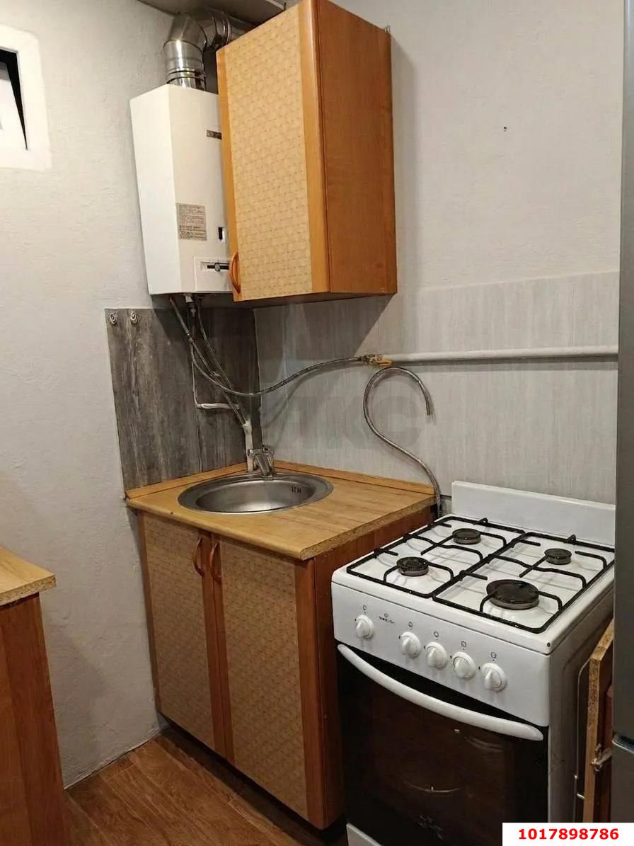 Фото №2: 2-комнатная квартира <span class="whitespace-nowrap">45 м²</span>, <span class="whitespace-nowrap">1/5 эт.</span> - Краснодар, Прикубанский внутригородской округ, мкр. Завод Измерительных Приборов, ул. Московская, 60