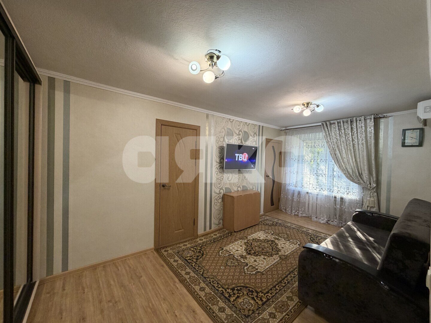 Фото №3: 3-комнатная квартира <span class="whitespace-nowrap">50 м²</span>, <span class="whitespace-nowrap">1/5 эт.</span> - Армавир, мкр. Линии, ул. 11-я Линия, 1