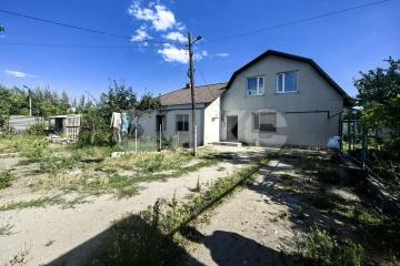 Фото №1: Дом <span class="whitespace-nowrap">107 м²</span> <span class="whitespace-nowrap">+ 10 сот.</span>, <span class="whitespace-nowrap">2 эт.</span> - Мариуполь, р. Приморский, пер. Рыбацкий, 4