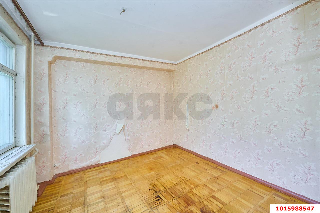 Фото №1: 3-комнатная квартира <span class="whitespace-nowrap">50 м²</span>, <span class="whitespace-nowrap">3/5 эт.</span> - Краснодар, Прикубанский внутригородской округ, мкр. Фестивальный, ул. Атарбекова, 21