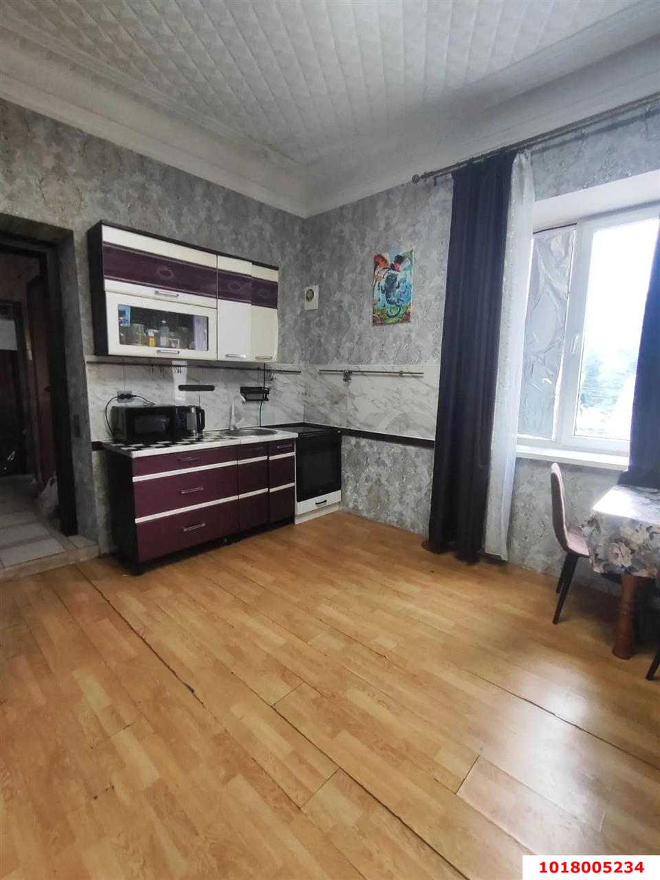 Фото №1: 4-комнатная квартира <span class="whitespace-nowrap">71 м²</span>, <span class="whitespace-nowrap">2/2 эт.</span> - Краснодар, Западный внутригородской округ, мкр. Центральный, ул. Ленина, 24