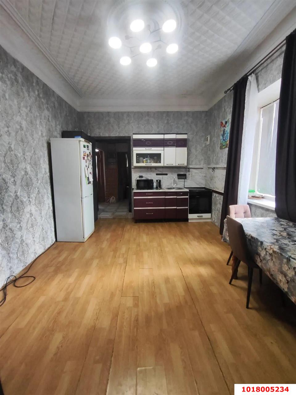 Фото №2: 4-комнатная квартира <span class="whitespace-nowrap">71 м²</span>, <span class="whitespace-nowrap">2/2 эт.</span> - Краснодар, Западный внутригородской округ, мкр. Центральный, ул. Ленина, 24