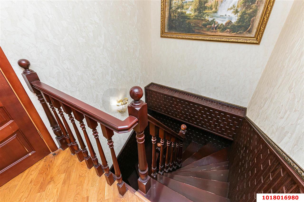 Фото №19: 3-комнатная квартира <span class="whitespace-nowrap">100 м²</span>, <span class="whitespace-nowrap">5/10 эт.</span> - Краснодар, Прикубанский внутригородской округ, мкр. Фестивальный, ул. Воровского, 180