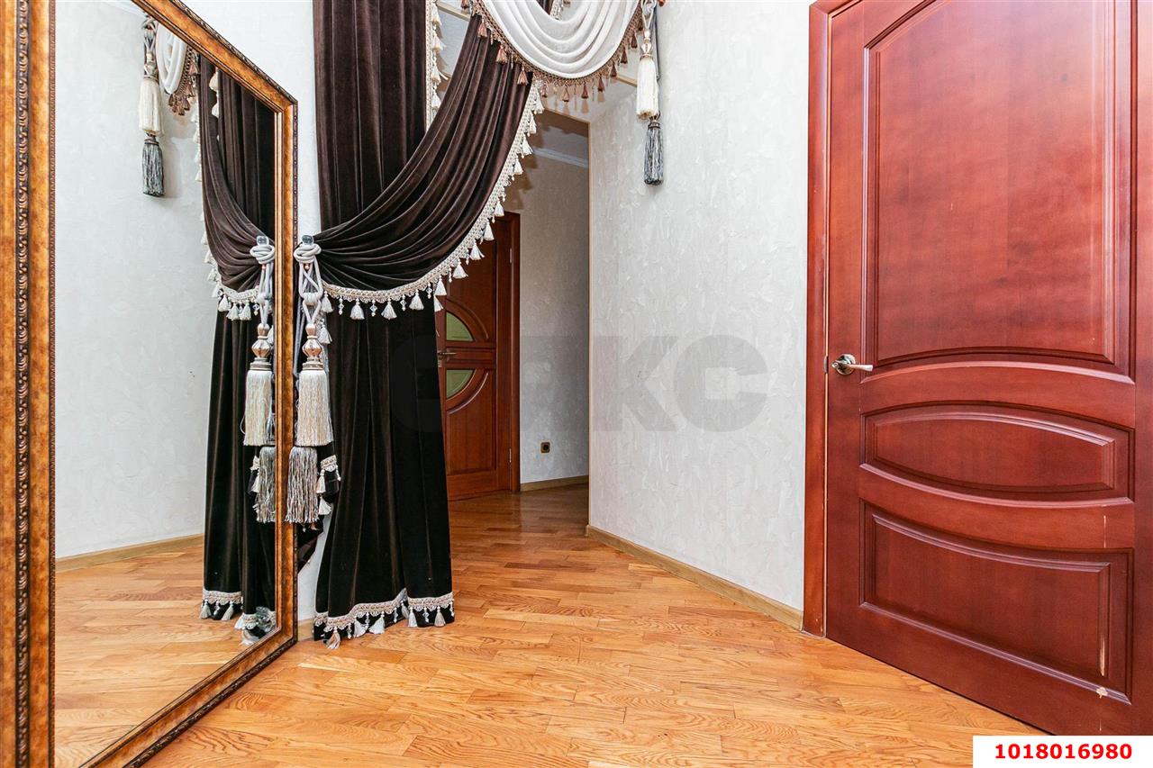 Фото №10: 3-комнатная квартира <span class="whitespace-nowrap">100 м²</span>, <span class="whitespace-nowrap">5/10 эт.</span> - Краснодар, Прикубанский внутригородской округ, мкр. Фестивальный, ул. Воровского, 180