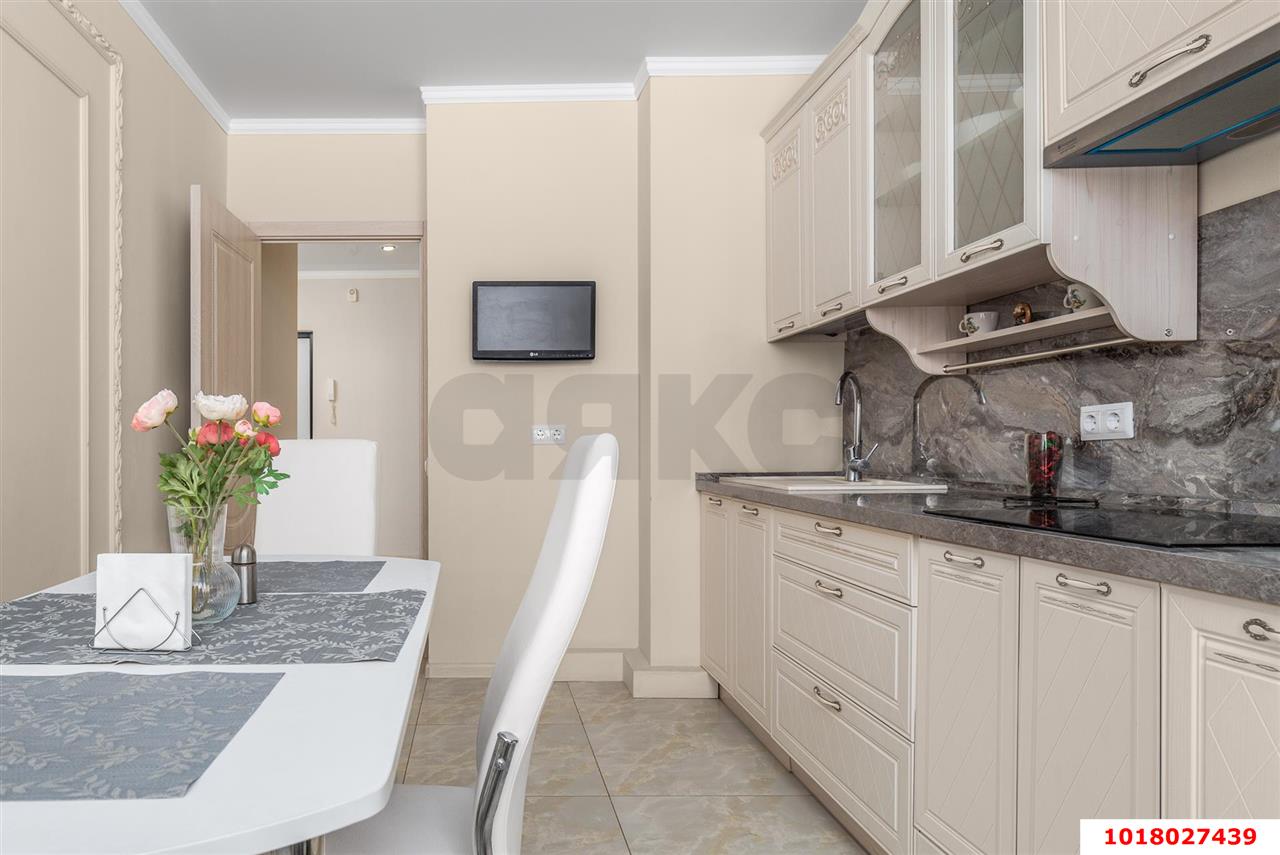 Фото №2: 2-комнатная квартира <span class="whitespace-nowrap">65 м²</span>, <span class="whitespace-nowrap">4/24 эт.</span> - Краснодар, Прикубанский внутригородской округ, имени Петра Метальникова, мкр. ЖК Времена Года 3, ул. Цезаря Куникова, 24к3