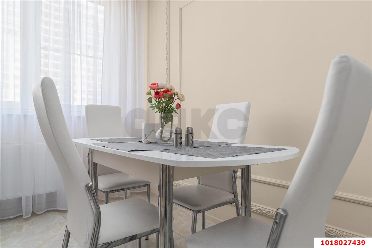 Фото №3: 2-комнатная квартира <span class="whitespace-nowrap">65 м²</span>, <span class="whitespace-nowrap">4/24 эт.</span> - Краснодар, Прикубанский внутригородской округ, имени Петра Метальникова, мкр. ЖК Времена Года 3, ул. Цезаря Куникова, 24к3