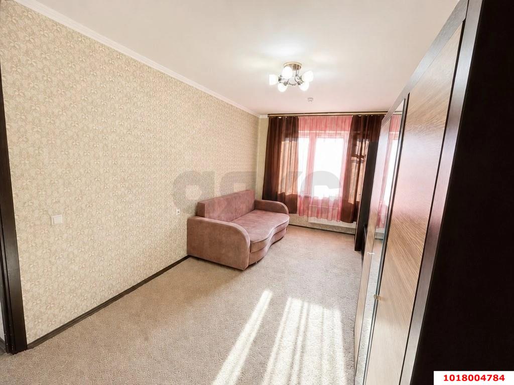 Фото №2: 1-комнатная квартира <span class="whitespace-nowrap">38 м²</span>, <span class="whitespace-nowrap">3/16 эт.</span> - Краснодар, Прикубанский внутригородской округ, мкр. Юбилейный, ул. имени Калинина, 13к63