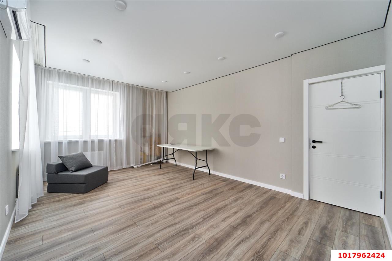 Фото №10: 1-комнатная квартира <span class="whitespace-nowrap">43 м²</span>, <span class="whitespace-nowrap">5/16 эт.</span> - Краснодар, Прикубанский внутригородской округ, мкр. 2-я Площадка, ул. Ветеранов, 85