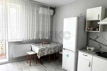 Фото №1: 2-комнатная квартира <span class="whitespace-nowrap">50 м²</span>, <span class="whitespace-nowrap">13/18 эт.</span> - Краснодар, мкр. Славянский, ул. Заполярная, 37к4