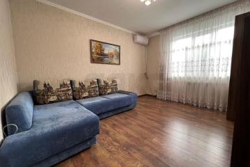 Фото №1: 3-комнатная квартира <span class="whitespace-nowrap">70 м²</span>, <span class="whitespace-nowrap">1/2 эт.</span> - Краснодар, мкр. Центральный, ул. Карасунская, 5