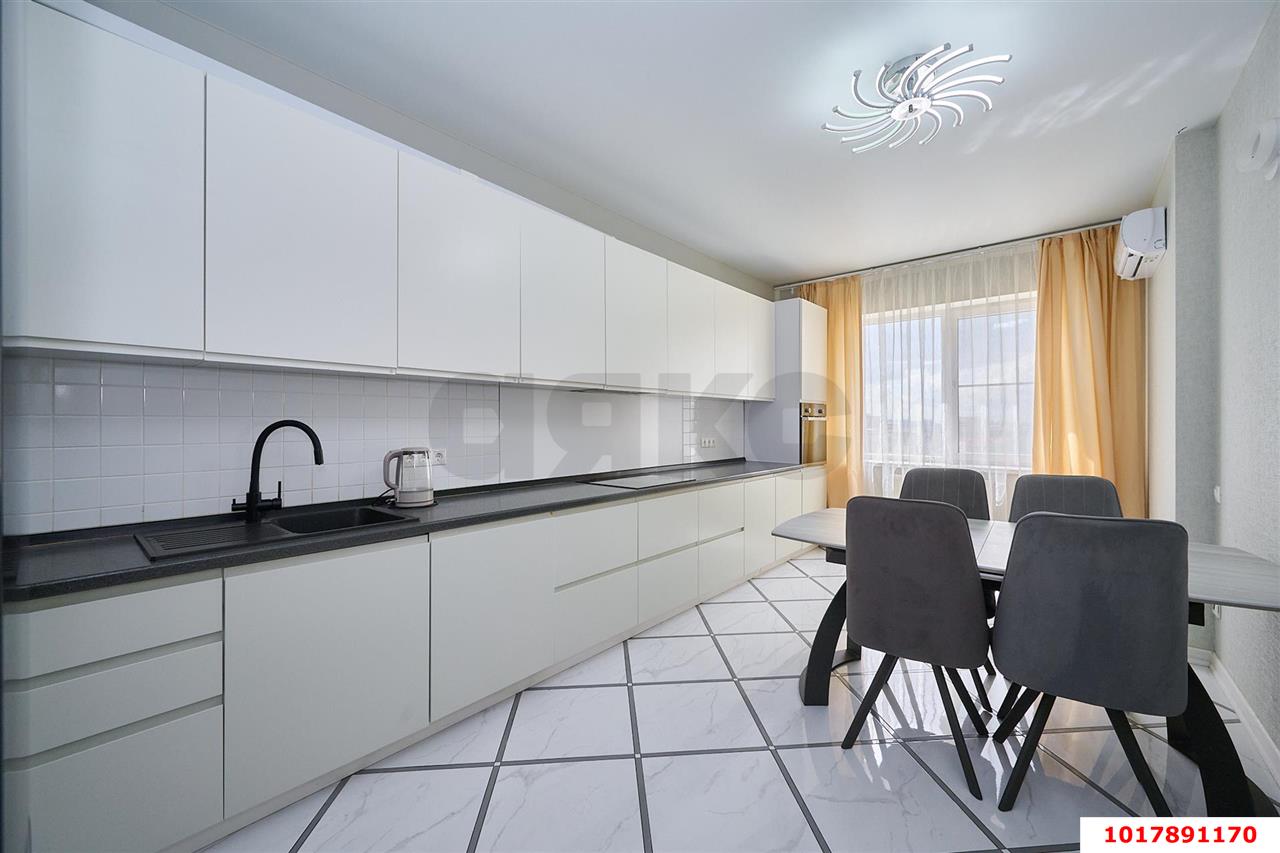 Фото №1: 2-комнатная квартира <span class="whitespace-nowrap">85 м²</span>, <span class="whitespace-nowrap">8/24 эт.</span> - Краснодар, Западный внутригородской округ, Фестивальный, мкр. жилой комплекс Триумф, ул. имени П.М. Гаврилова, 27