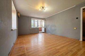 Фото №1: 1-комнатная квартира <span class="whitespace-nowrap">42 м²</span>, <span class="whitespace-nowrap">4/6 эт.</span> - Краснодар, мкр. Табачная Фабрика, ул. Академика Пустовойта, 10