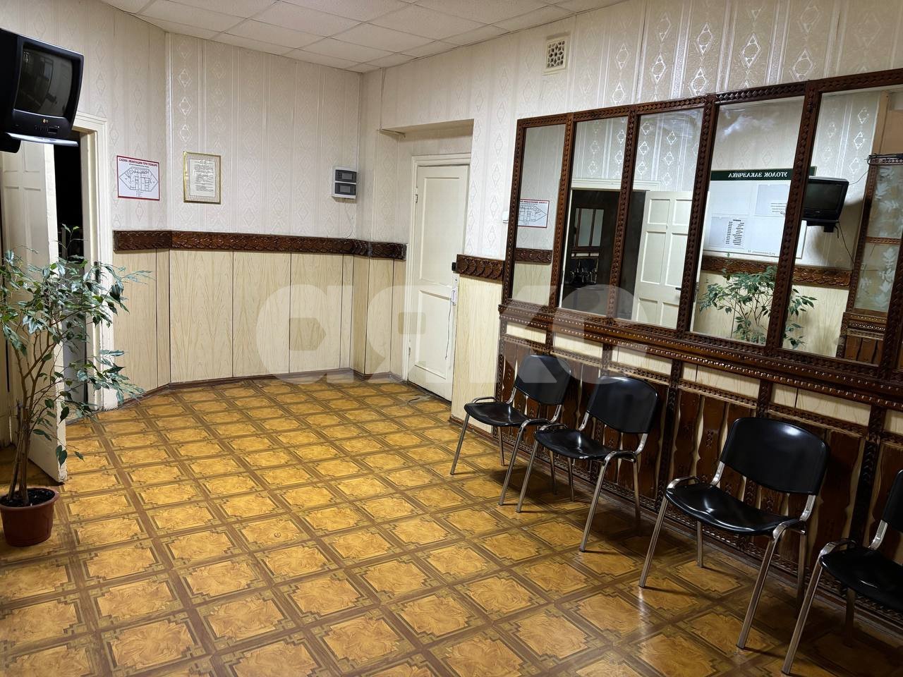 Фото №12: Коммерция <span class="whitespace-nowrap">313 м²</span>, <span class="whitespace-nowrap">1/8 эт.</span> - Волгоград, р. Тракторозаводский, ул. Дзержинского, 15