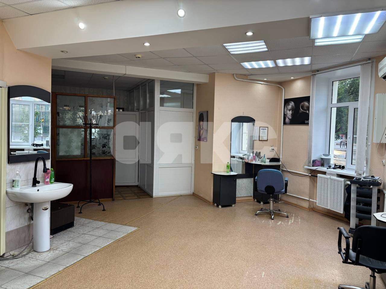 Фото №6: Коммерция <span class="whitespace-nowrap">313 м²</span>, <span class="whitespace-nowrap">1/8 эт.</span> - Волгоград, р. Тракторозаводский, ул. Дзержинского, 15