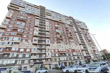 Фото №1: Студия <span class="whitespace-nowrap">19 м²</span>, <span class="whitespace-nowrap">12/19 эт.</span> - Краснодар, мкр. ЖК Акварели-2, ул. Тепличная, 62/1к4