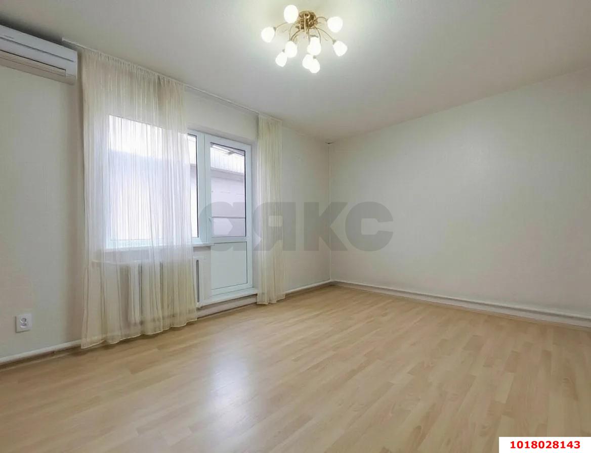 Фото №2: 1-комнатная квартира <span class="whitespace-nowrap">40 м²</span>, <span class="whitespace-nowrap">1/2 эт.</span> - Краснодар, Центральный внутригородской округ, мкр. Черёмушки, ул. Айвазовского, 84