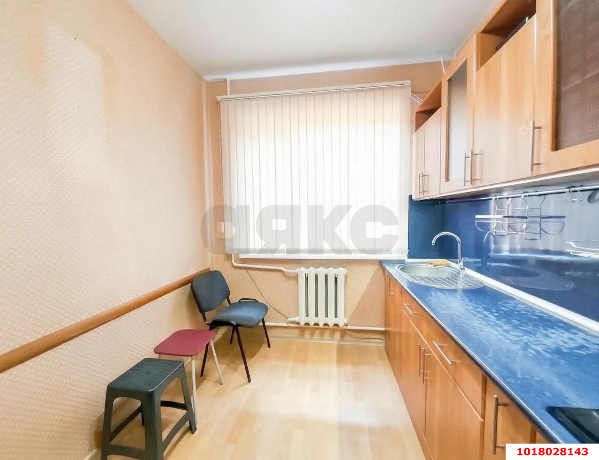 Фото №4: 1-комнатная квартира <span class="whitespace-nowrap">40 м²</span>, <span class="whitespace-nowrap">1/2 эт.</span> - Краснодар, Центральный внутригородской округ, мкр. Черёмушки, ул. Айвазовского, 84