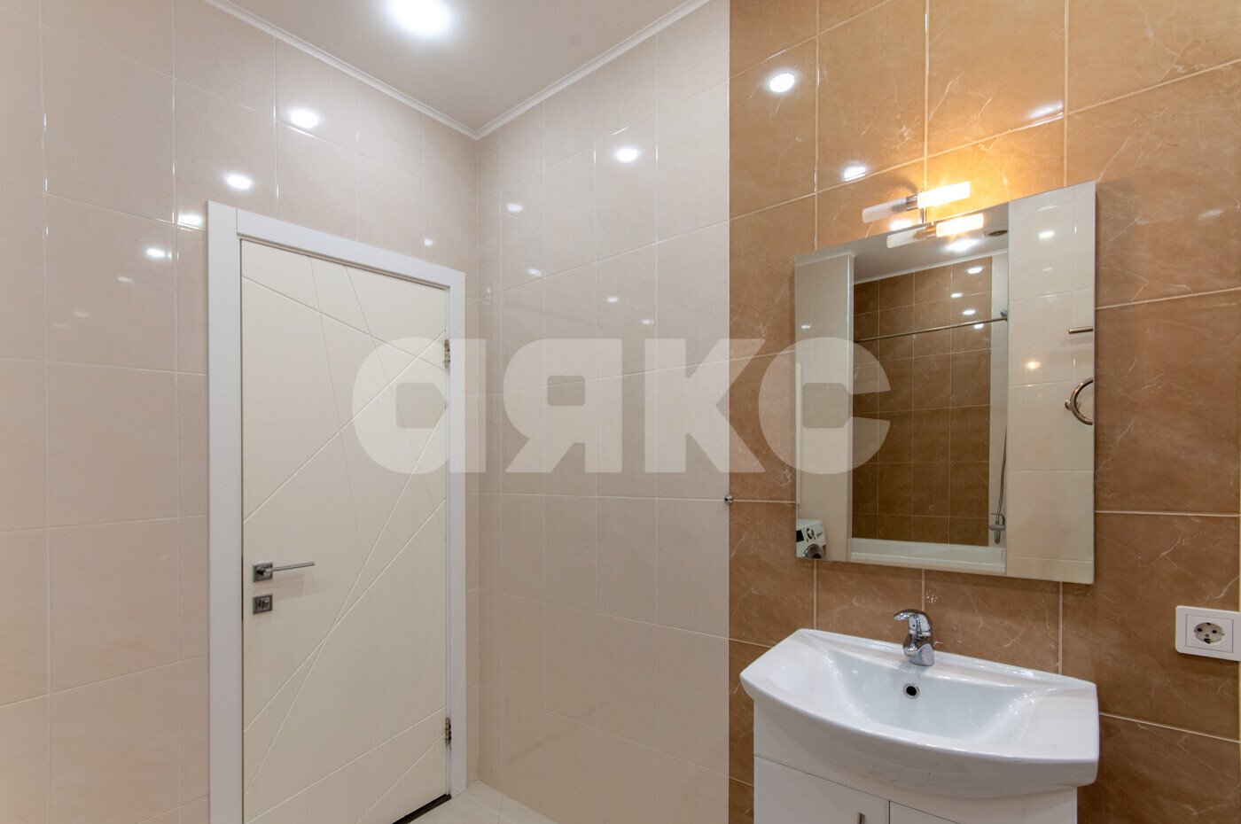 Фото №28: 4-комнатная квартира <span class="whitespace-nowrap">292 м²</span>, <span class="whitespace-nowrap">5/17 эт.</span> - Москва, ул. Новый Арбат, 29