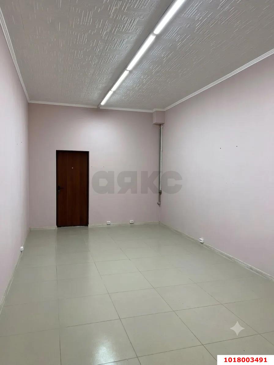 Фото №2: Торговое помещение <span class="whitespace-nowrap">24 м²</span>, <span class="whitespace-nowrap">-1/18 эт.</span> - Краснодар, Прикубанский внутригородской округ, мкр. Славянский, ул. Заполярная, 45