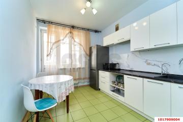 Фото №1: 1-комнатная квартира <span class="whitespace-nowrap">36 м²</span>, <span class="whitespace-nowrap">4/5 эт.</span> - Краснодар, мкр. жилой комплекс Краснодарский, ул. Краеведа Соловьёва, 2к1