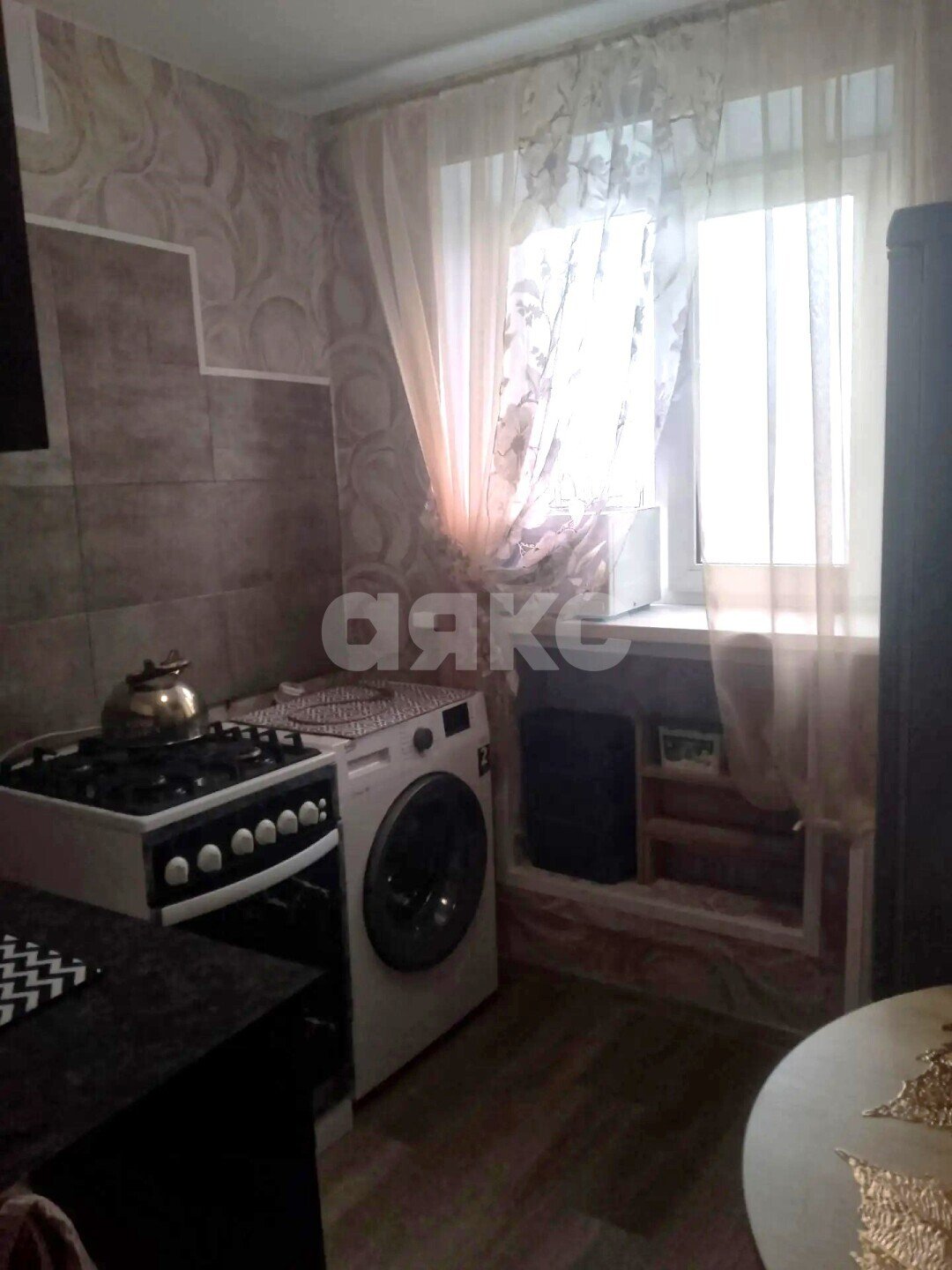 Фото №10: 1-комнатная квартира <span class="whitespace-nowrap">32 м²</span>, <span class="whitespace-nowrap">5/5 эт.</span> - Волжский, мкр. 102-й квартал, ул. Кирова, 14А
