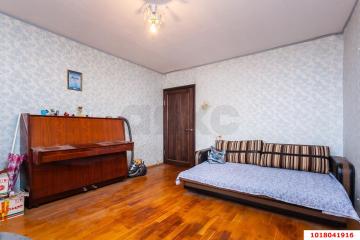 Фото №1: 2-комнатная квартира <span class="whitespace-nowrap">62 м²</span>, <span class="whitespace-nowrap">5/10 эт.</span> - Краснодар, мкр. Центральный, ул. Суворова, 74