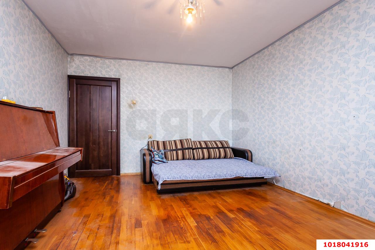 Фото №2: 2-комнатная квартира <span class="whitespace-nowrap">68 м²</span>, <span class="whitespace-nowrap">5/10 эт.</span> - Краснодар, Центральный внутригородской округ, мкр. Центральный, ул. Суворова, 74