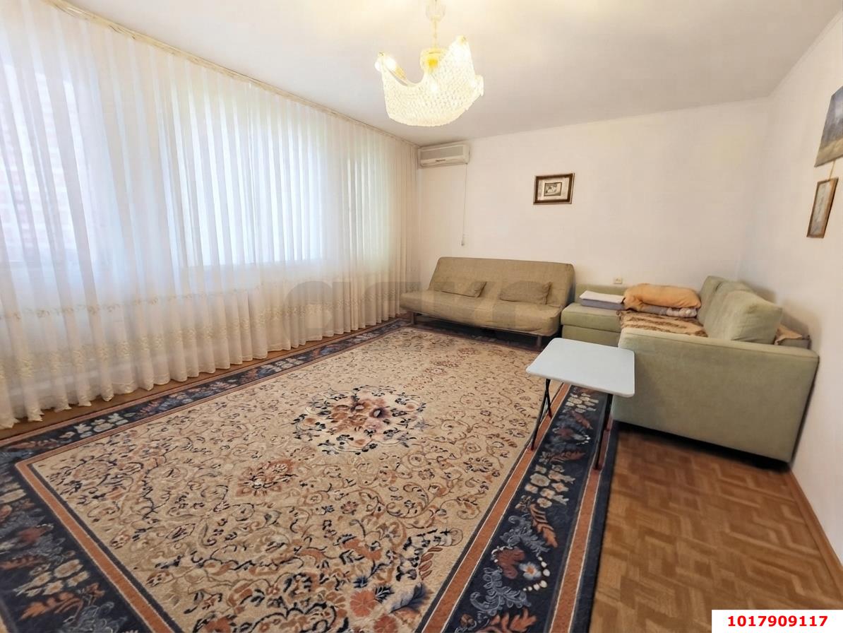 Фото №1: 2-комнатная квартира <span class="whitespace-nowrap">90 м²</span>, <span class="whitespace-nowrap">7/10 эт.</span> - Краснодар, Западный внутригородской округ, мкр. Юбилейный, пр-кт Чекистов, 28