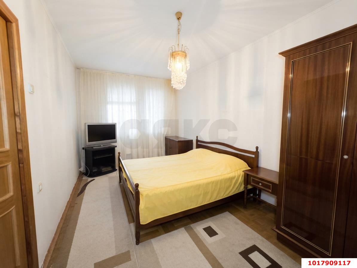 Фото №3: 2-комнатная квартира <span class="whitespace-nowrap">90 м²</span>, <span class="whitespace-nowrap">7/10 эт.</span> - Краснодар, Западный внутригородской округ, мкр. Юбилейный, пр-кт Чекистов, 28